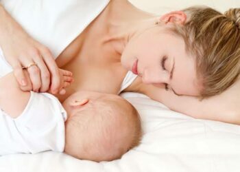 فوائد الرضاعة الطبيعية للأطفال حديثي الولادة والطريقة الأمثل