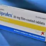 أعراض سيبرالكس Cipralex وأضراره وهل يزيد الوزن وطريقة الاستخدام