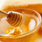 9 اختبارات منزلية تكشف الفرق بين العسل الطبيعي والمغشوش