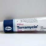 فوائد وأضرار مرهم تيراميسين terramycin للعين والجلد والفرق بينهما والسعر والبديل