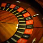 تدوير العجلة: إثارة ألعاب الروليت المباشرة