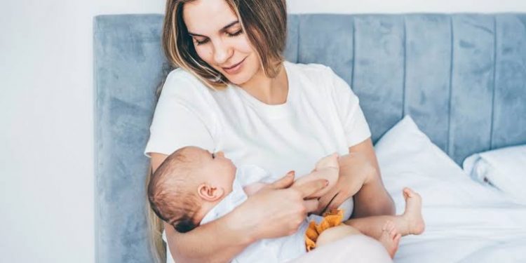 دليل شامل لزيادة إدرار الحليب وضمان شبع الرضيع